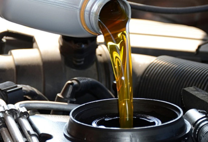 5 Reasons to Change Your Oil